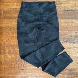 Lululemon Wunder Train High-Rise Tight 25", size 6, Heritage 365 Camo Deep Coal